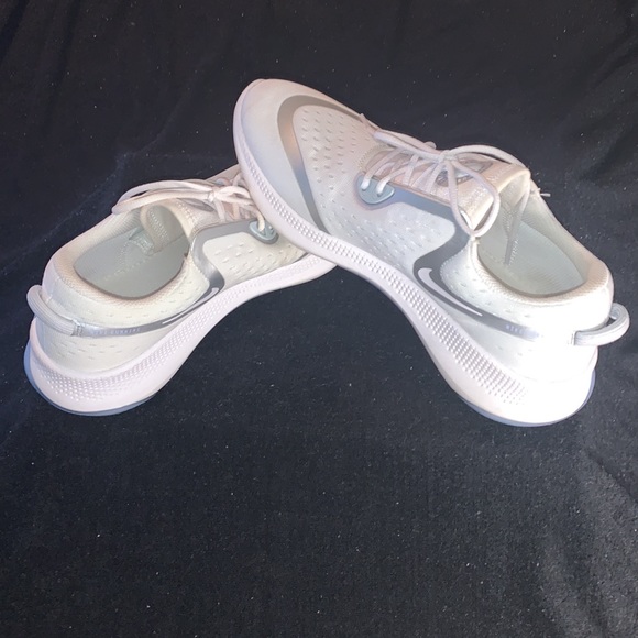 ⭐️WOMEN NIKE JOYRIDE RUNNERS SHOES ⭐️ - Picture 15 of 16